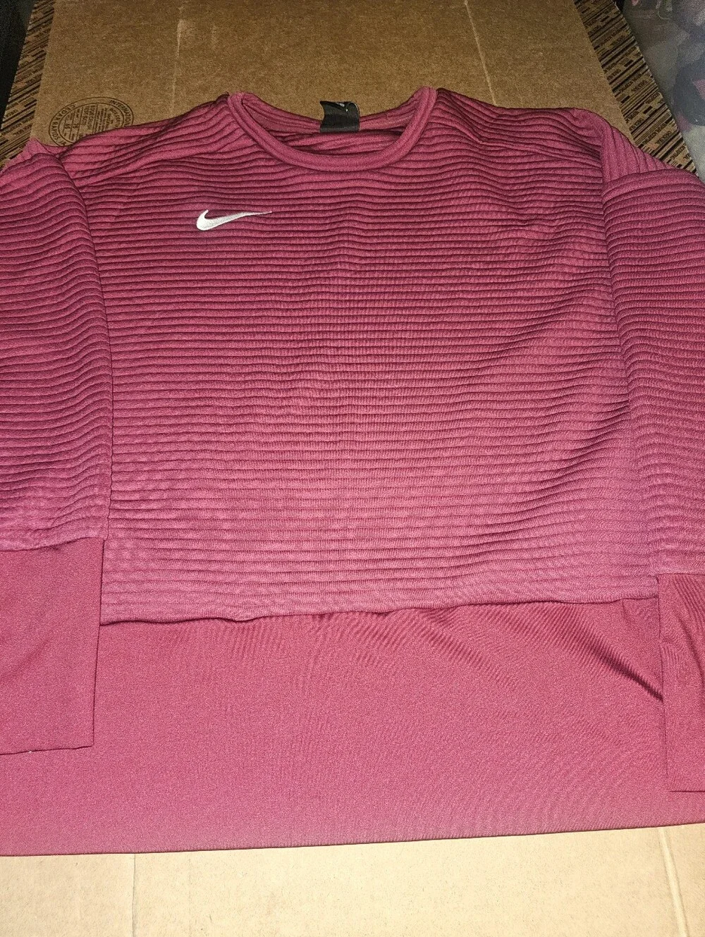 Nike Dri-Fit Size S Ribbed Crewneck Sweatshirt in Maroon